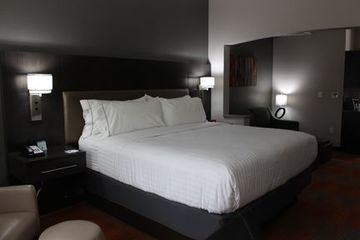 Hotel Express By Ihg Shawnee