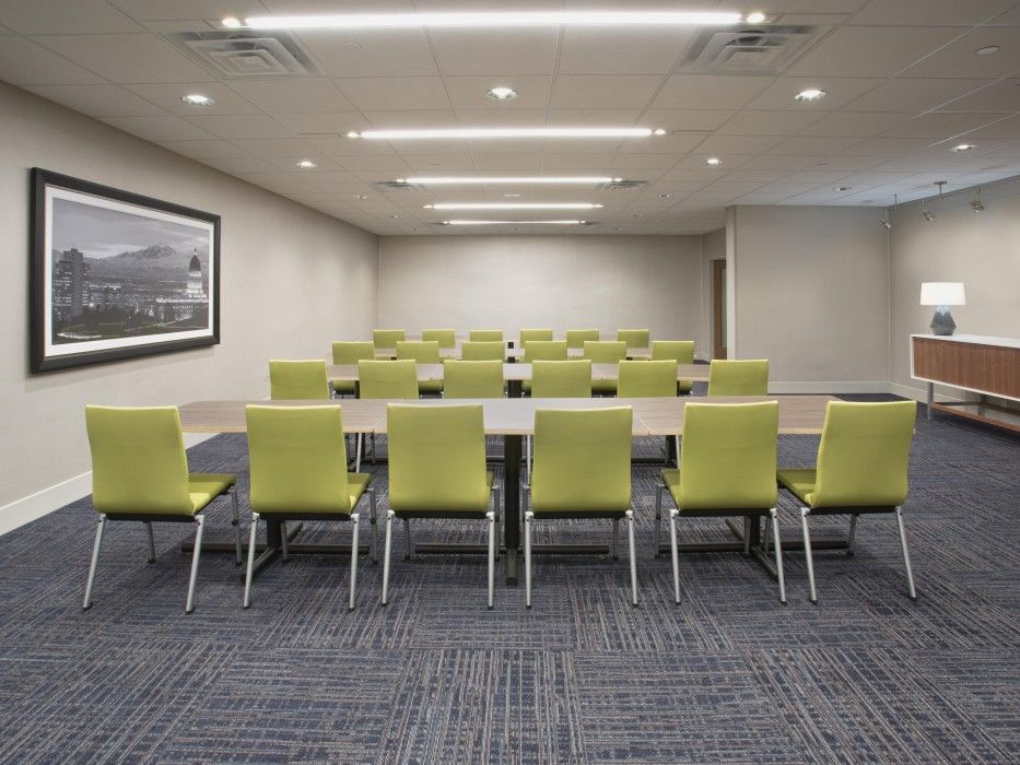 Express By Ihg Hotel Shawnee